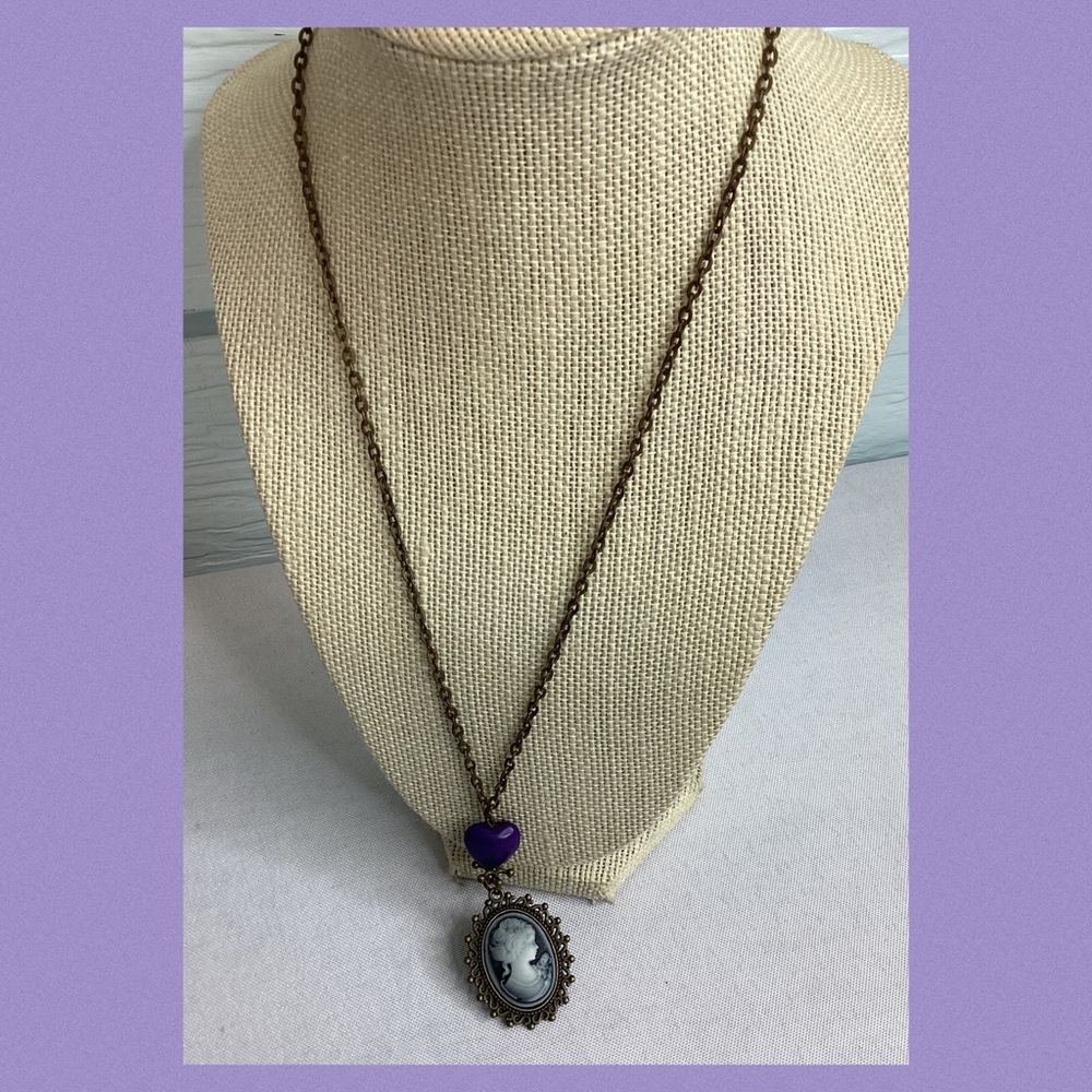 Vintage Cameo Pendant Necklace with Purple Heart